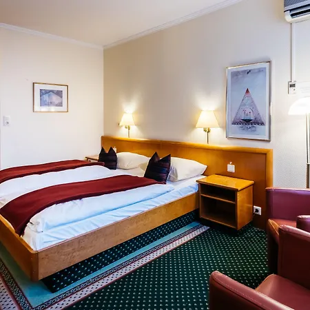 Consul Retro Hotel 3*