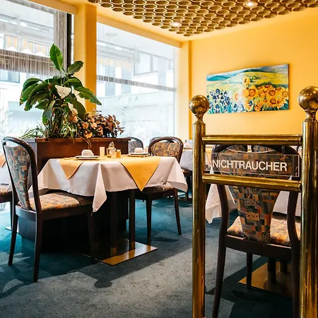 Consul Retro Hotell 3*